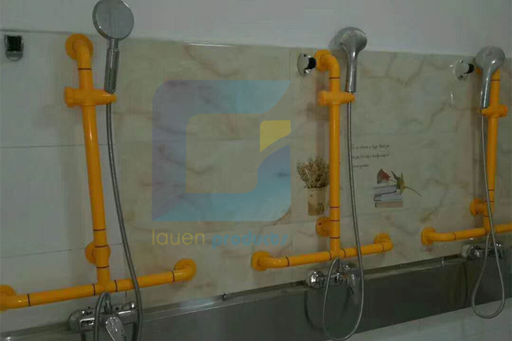 安裝安全衛(wèi)浴扶手的作用這么大，一定要記住了