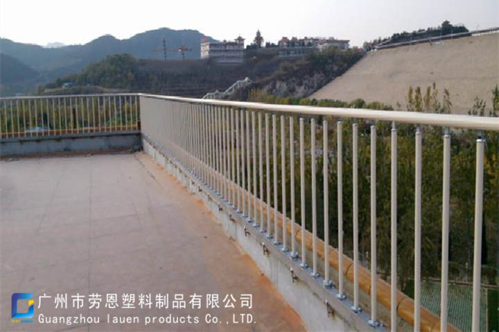 勞恩家的樓梯陽臺(tái)樹脂護(hù)欄扶手的具體介紹和特點(diǎn)